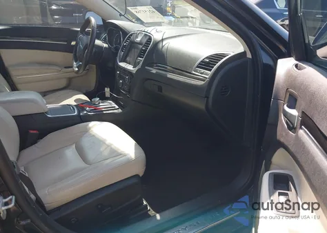 2015 Chrysler 300 Limited z USA, uszkodzony, nr VIN 2C3CCAAG1FH742910